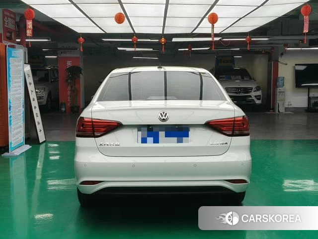 Volkswagen Lavida 2023 Белый из Китая, фото 2
