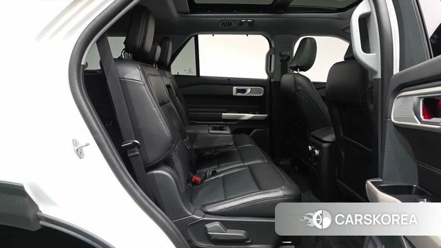 Ford Explorer 6th Generation 2023 Белый из Кореи, фото 2