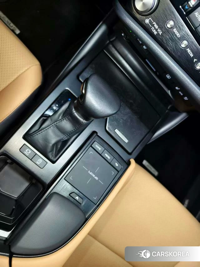 Lexus ES 2022 Серебристо-серый из Китая, фото 2