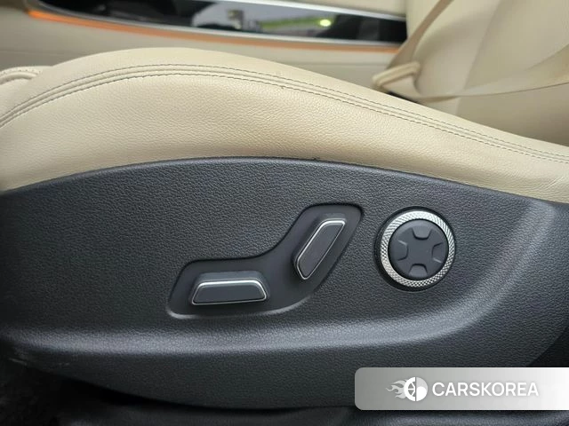 Genesis GV70 2021 Красный из Кореи, фото 2