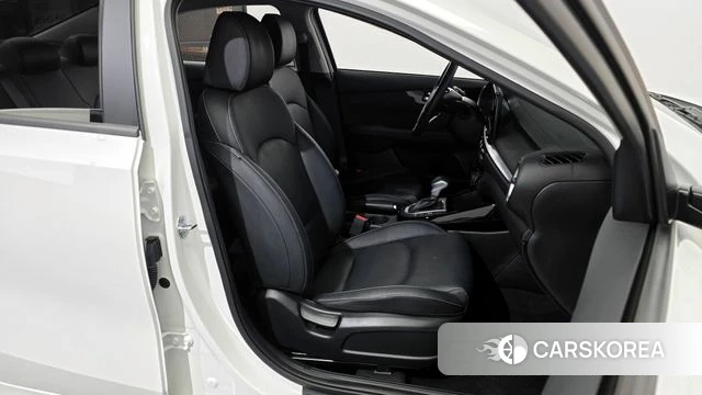 Kia The New K3 2nd generation 2024 Белый из Кореи, фото 2