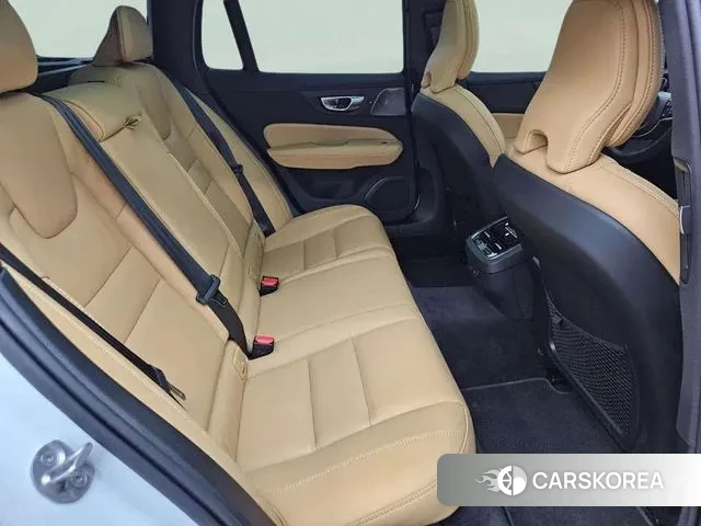 Volvo V60 Cross-Country 2nd Generation 2025 Белый из Кореи, фото 2