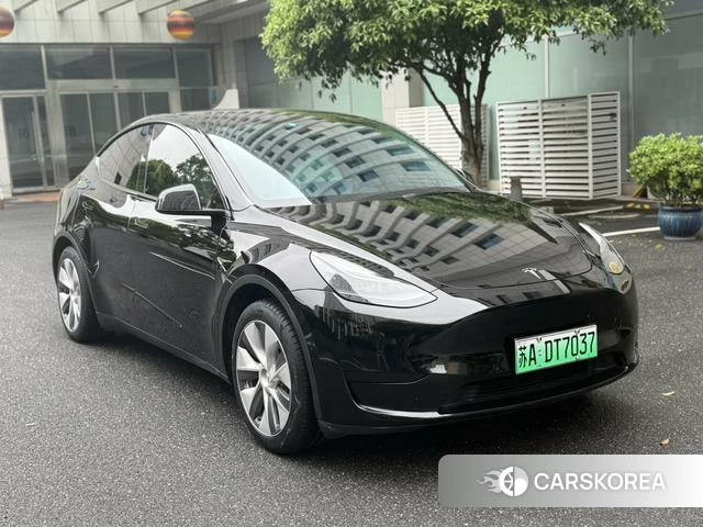 Tesla Model Y 2023 Черный из Китая, фото 2