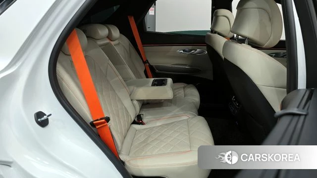 Genesis GV70 2024 Белый из Кореи, фото 2