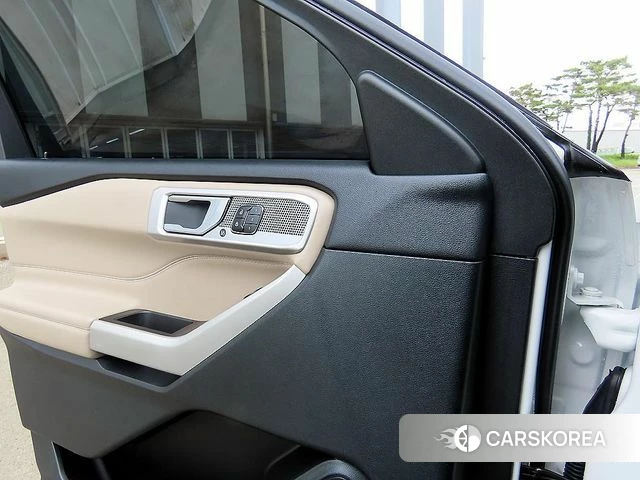 Ford Explorer 6th Generation 2022 Белый из Кореи, фото 2