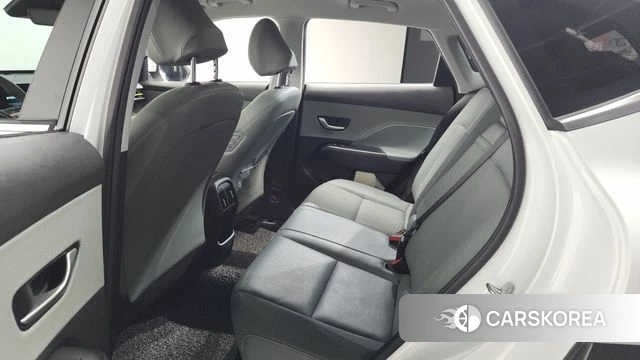 Hyundai Kona (SX2) 2023 Белый из Кореи, фото 2