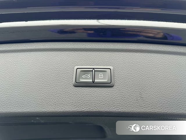 Audi Q5L 2021 Черный из Китая, фото 2