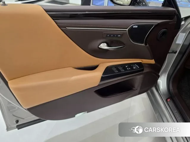 Lexus ES300h 7th generation 2020 Песочный из Кореи, фото 2