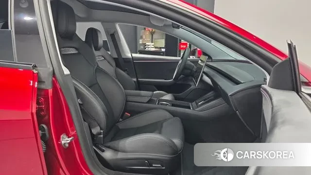 Tesla Model 3 2025 Красный из Кореи, фото 2