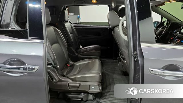 Honda Odyssey 2021 Серый из Кореи, фото 2