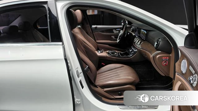 Mercedes-Benz E-Class W213 2018 Белый из Кореи, фото 2