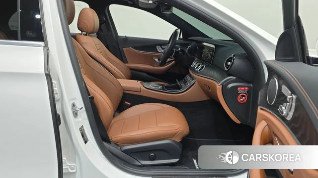 Mercedes-Benz E-Class W213 2021 Белый из Кореи, фото 2