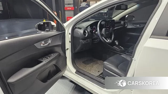 Kia The New K3 2nd generation 2021 Белый из Кореи, фото 2