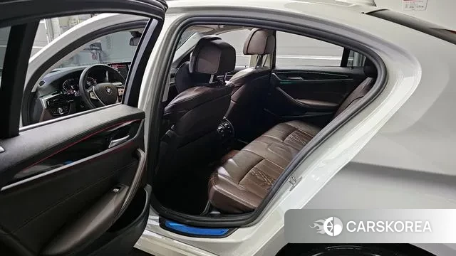 BMW 5 Series (G30) 2021 Белый из Кореи, фото 2