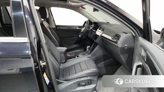 Volkswagen Tiguan second Generation 2024 Черный из Кореи, фото 2