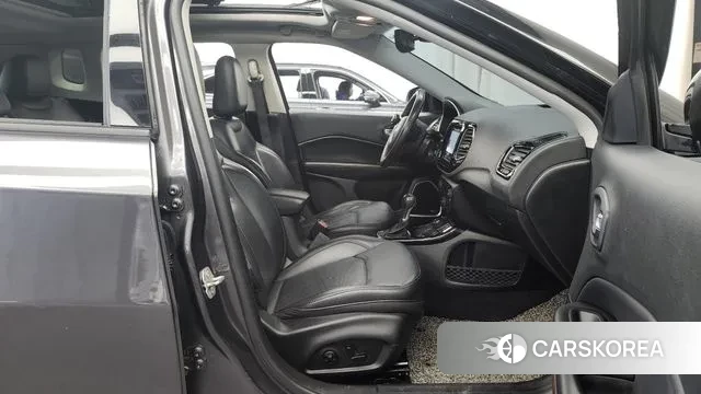 Jeep Compass 2nd Generation 2018 Серый из Кореи, фото 2