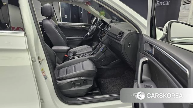 Volkswagen Tiguan second Generation 2020 Белый из Кореи, фото 2