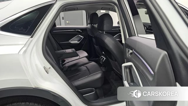 Audi Q3 (F3) 2023 Белый из Кореи, фото 2