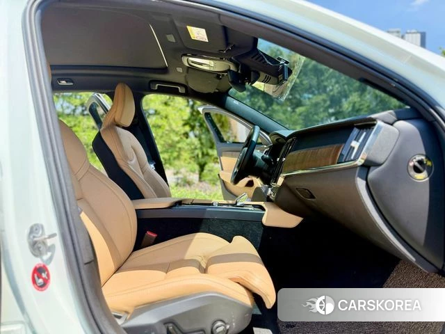 Volvo S90 2024 Белый из Кореи, фото 2