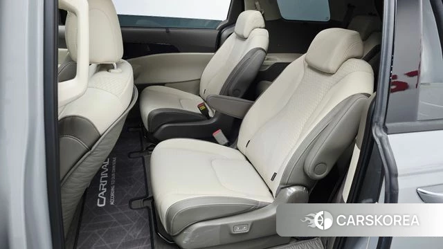 Kia The New Carnival 4th Generation 2024 Серебристо-серый из Кореи, фото 2