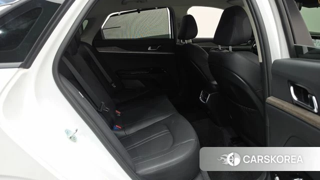 Kia K5 3rd generation 2023 Белый из Кореи, фото 2