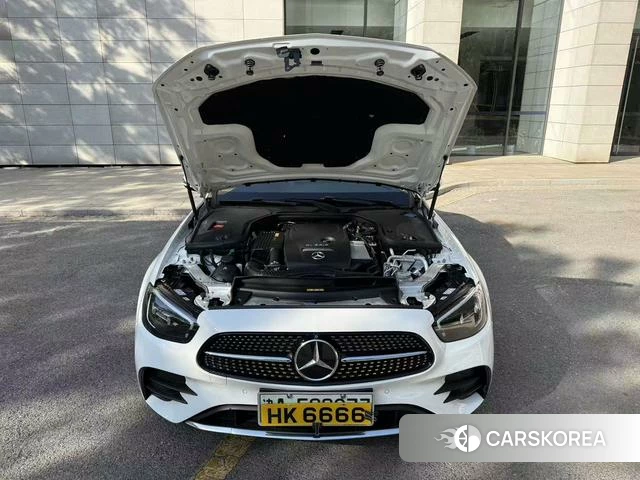 Mercedes-Benz E-class PHEV 2022 Белый из Китая, фото 2