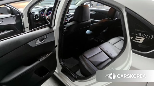 Kia The New K3 2nd generation 2022 Белый из Кореи, фото 2