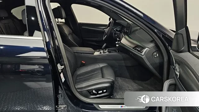 BMW 5 Series (G30) 2023 Черный из Кореи, фото 2