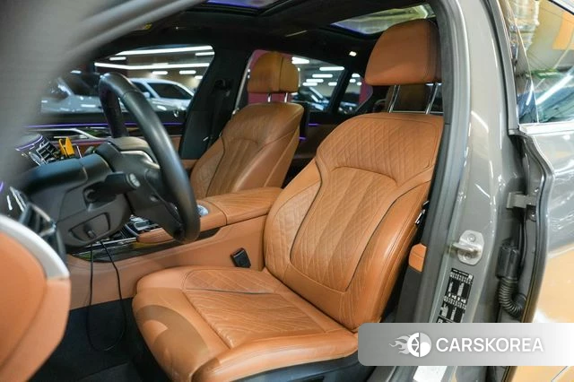 BMW 7 Series (G11) 2021 Серебристо-серый из Кореи, фото 2