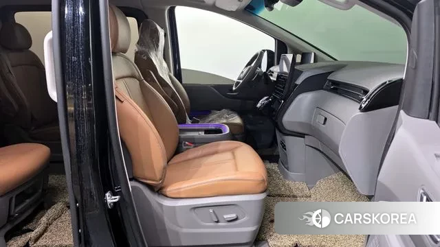 Hyundai Staria 2024 Черный из Кореи, фото 2