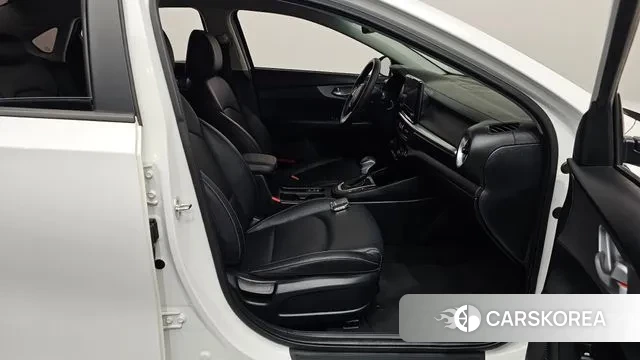 Kia The New K3 2nd generation 2022 Белый из Кореи, фото 2