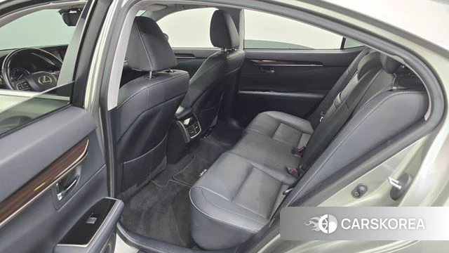 Lexus New ES300h 2018 Серебристо-серый из Кореи, фото 2
