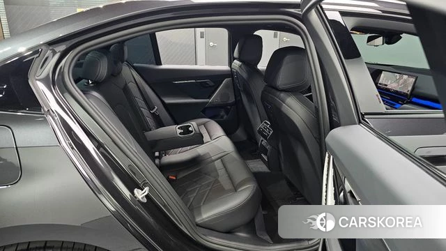 BMW 5 Series (G60) 2025 Серый из Кореи, фото 2