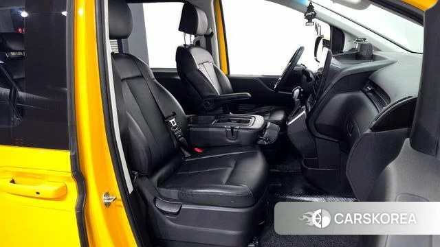 Hyundai Staria 2022 Желтый из Кореи, фото 2