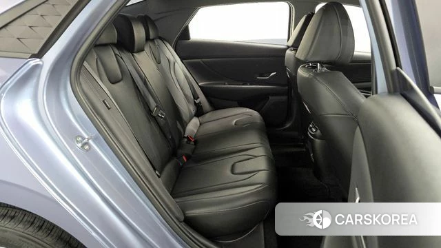 Hyundai The New Avante (CN7) 2024 Светло-серебряный цвет из Кореи, фото 2