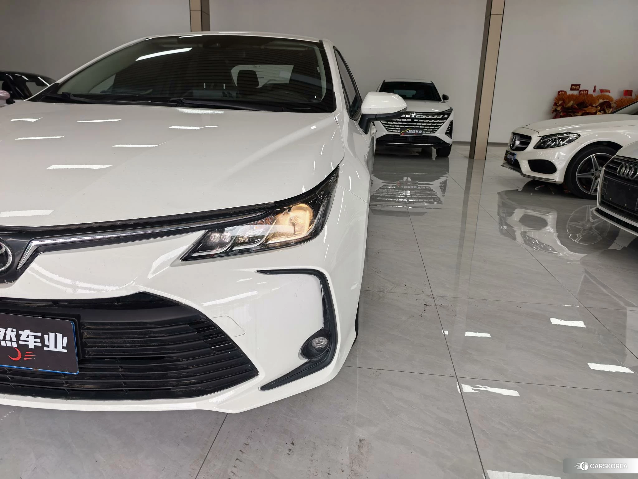 Toyota Corolla 2023 Белый из Китая, фото 2