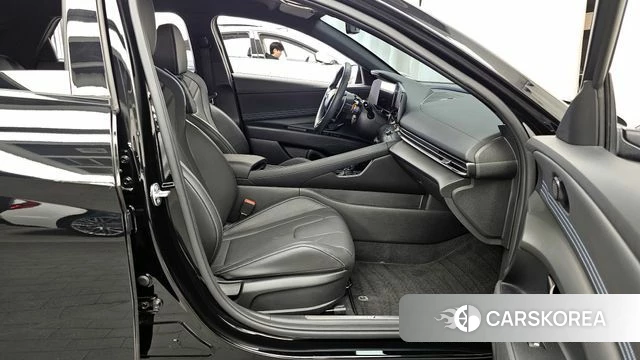 Hyundai The New Avante (CN7) 2024 Черный из Кореи, фото 2