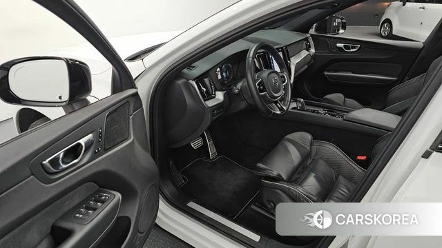 Volvo XC60 second Generation 2021 Белый из Кореи, фото 2