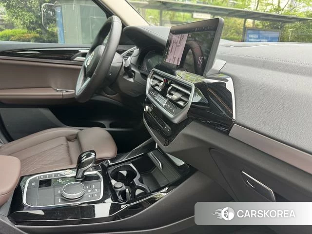 BMW X3 2022 Черный из Китая, фото 2