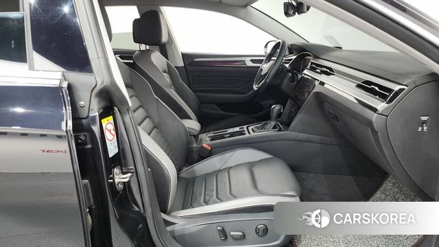 Volkswagen Arteon 2023 Черный из Кореи, фото 2