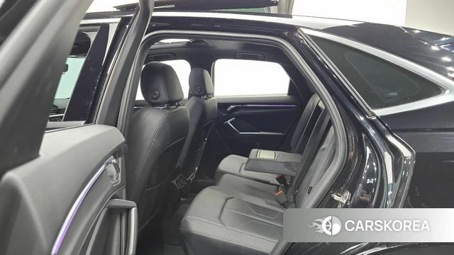 Audi Q3 (F3) 2022 Черный из Кореи, фото 2