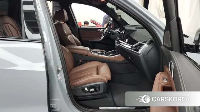 BMW X5 (G05) 2023 Серебристо-серый из Кореи, фото 2
