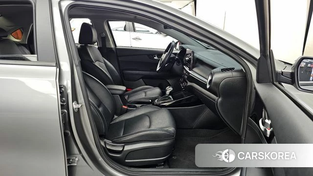 Kia The New K3 2nd generation 2024 Серебристо-серый из Кореи, фото 2