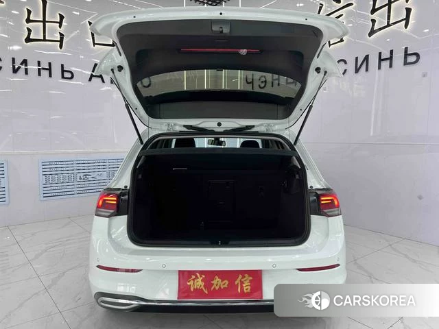 Volkswagen Golf 2023 Белый из Китая, фото 2
