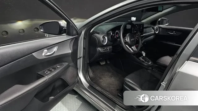 Kia The New K3 2nd generation 2023 Серебристо-серый из Кореи, фото 2