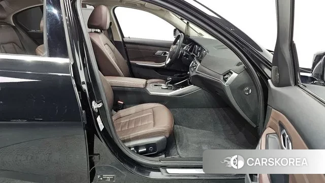 BMW 3 Series (G20) 2021 Черный из Кореи, фото 2