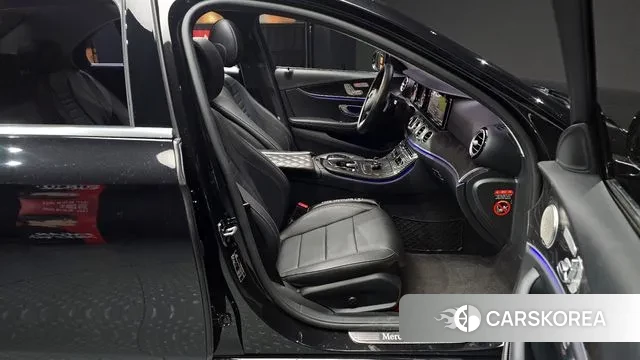 Mercedes-Benz E-Class W213 2018 Черный из Кореи, фото 2