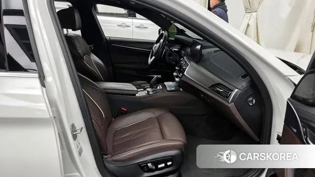 BMW 5 Series (G30) 2021 Белый из Кореи, фото 2