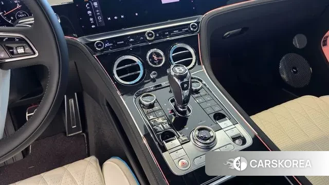 Bentley Continental GT 3rd Generation 2024 Белый из Кореи, фото 2