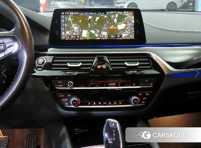 BMW 5 Series (G30) 2018 Серебристо-серый из Кореи, фото 2